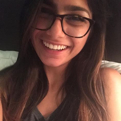 mia khalifa smiling